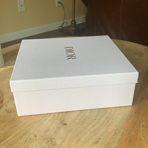 DIOR Gift/Shoe Box w/Silk paper - Medium - Picture 5 of 7